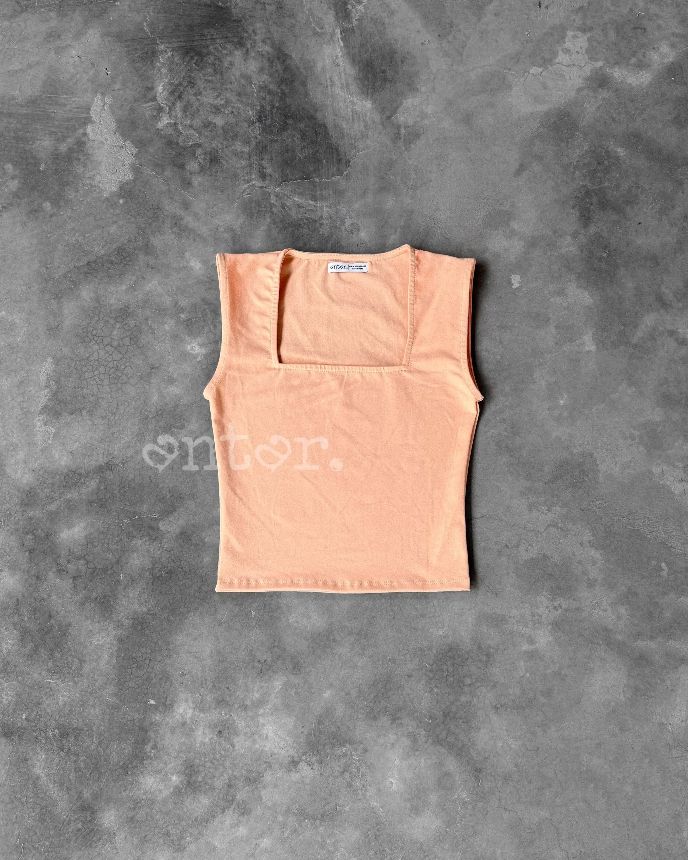 COLLAR CROP TOP