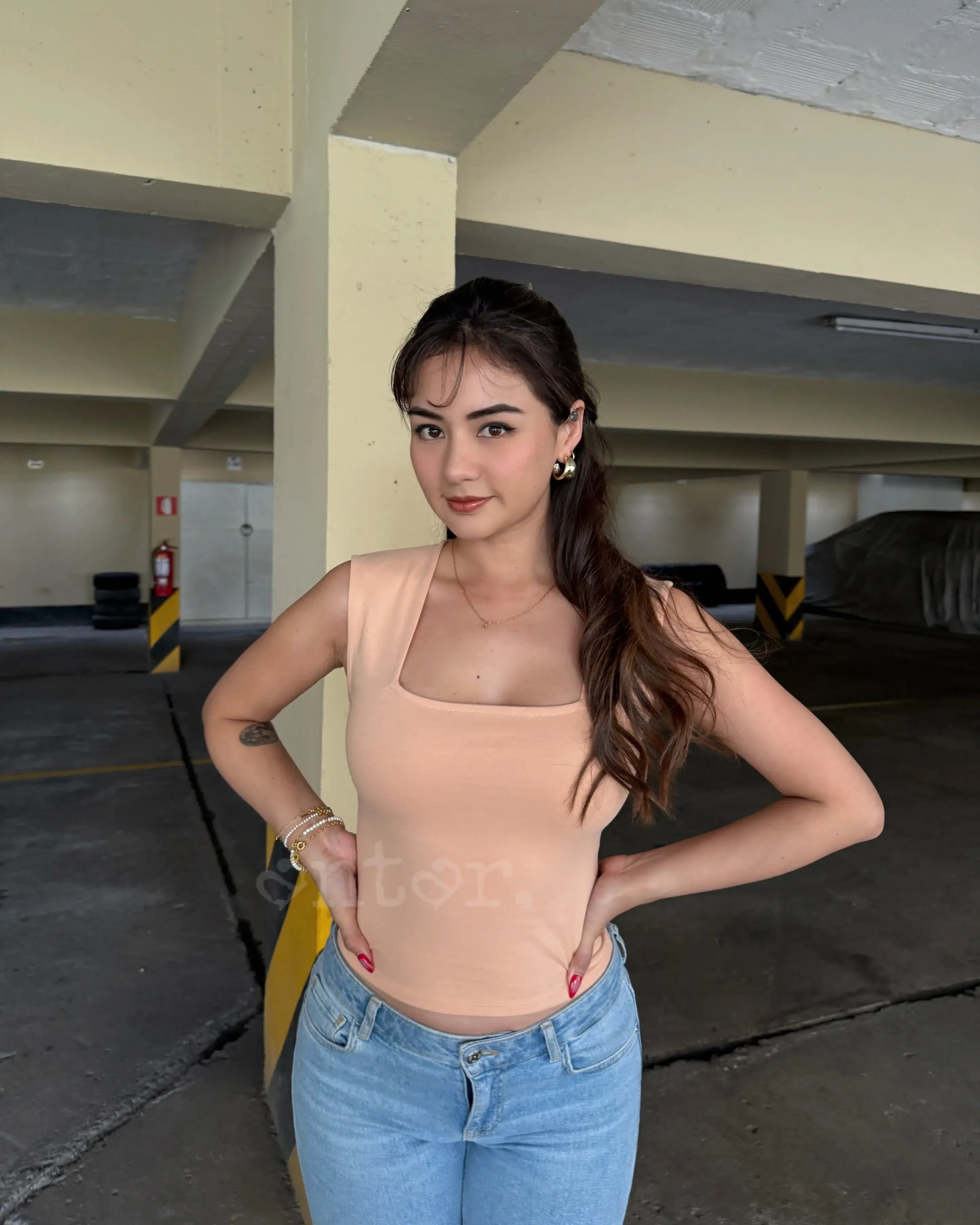 COLLAR CROP TOP